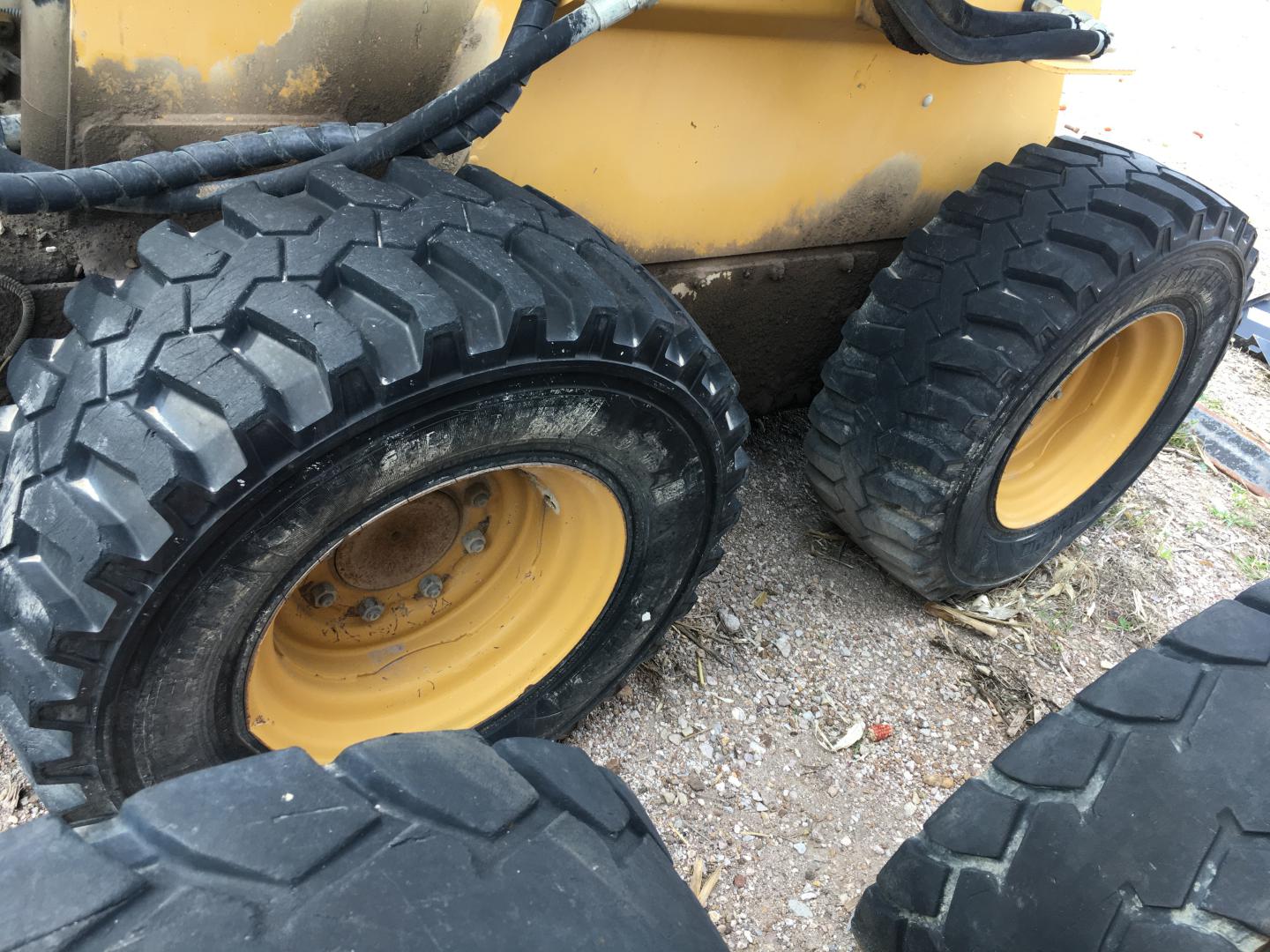 ./imagenes/INVOICE/2019/15720/MINICARGADOR JOHN DEERE 325 PARA PARTES (2).JPG